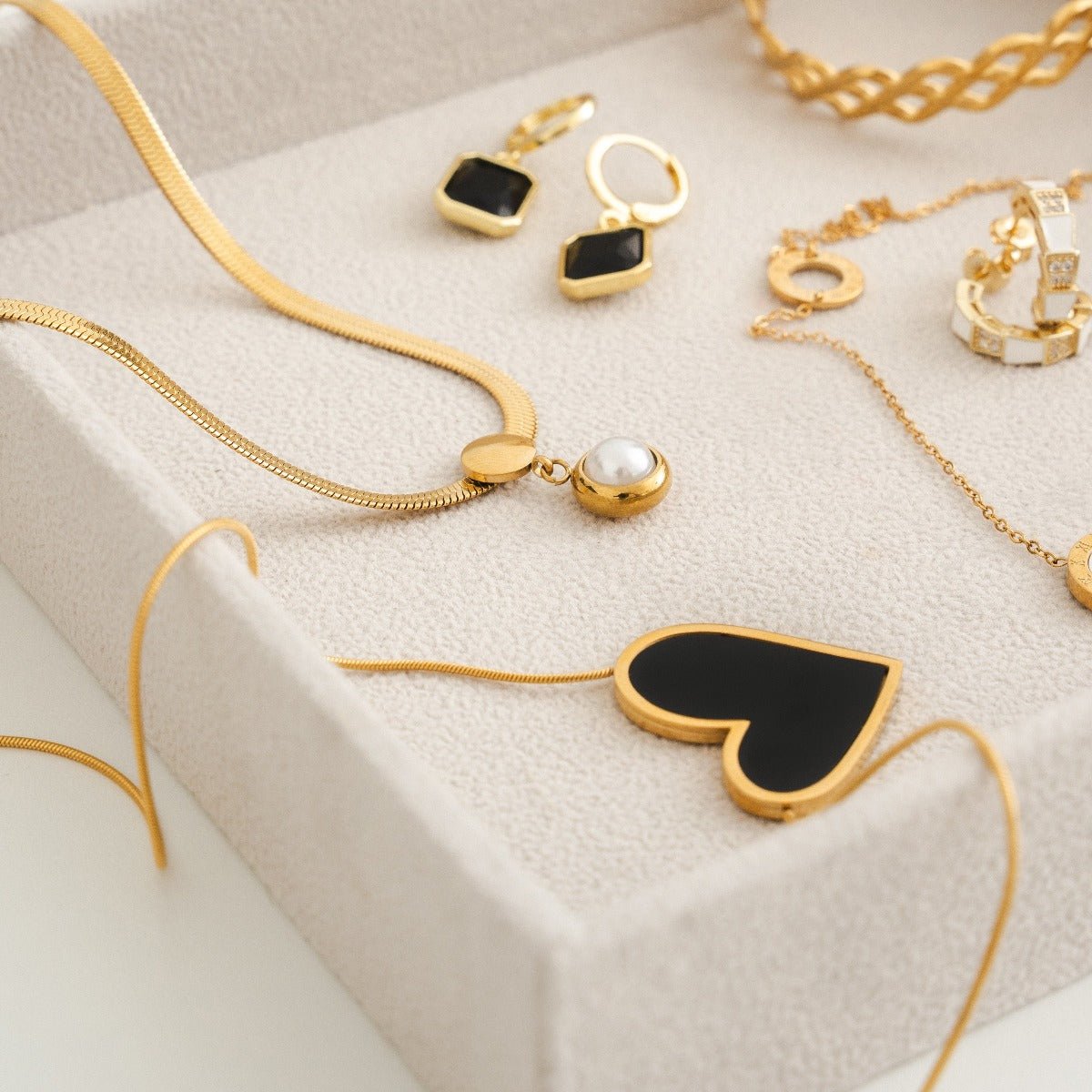 Collar Corazón Negro 18K